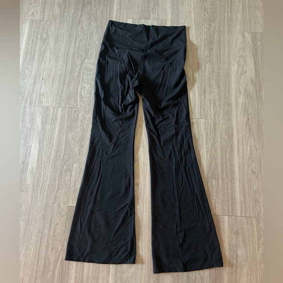 All in Motion Black Flare leggings - Picture 3 of 3